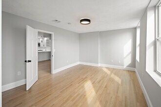 64 Trenton St, Unit 3 in Boston, MA - Building Photo - Building Photo