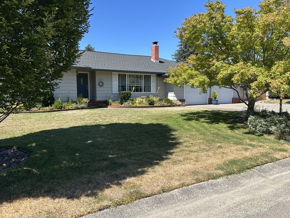 2323 Westview Way in Santa Rosa, CA - Building Photo