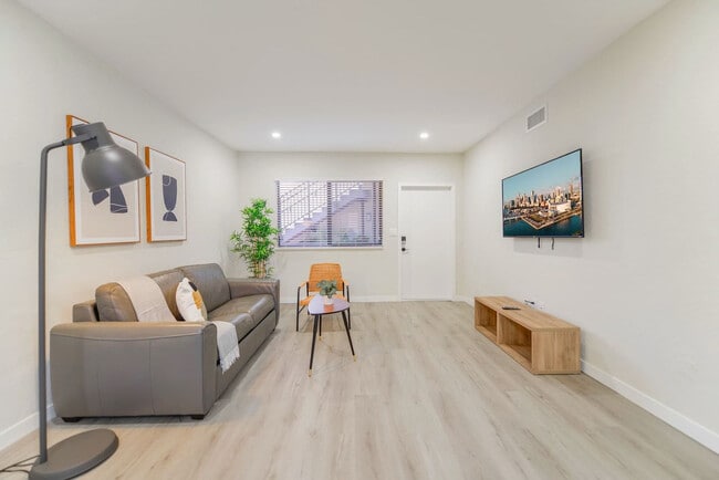 700 SW 11th Ave in Miami, FL - Building Photo - Building Photo