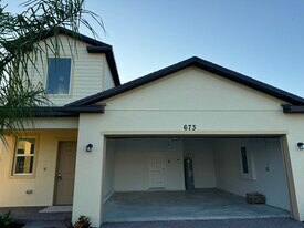 673 Carlyle Way in Fort Pierce, FL - Building Photo