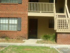 29 Colony Park Dr in Savannah, GA - Building Photo