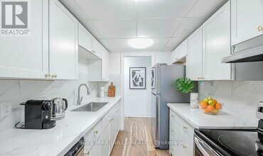 3650 Kaneff Crescent in Mississauga, ON - Building Photo - Building Photo