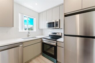 400 Waterway Dr S in Lantana, FL - Building Photo - Building Photo