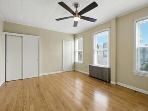 32 Gardner Ave in Jersey City, NJ - Building Photo - Building Photo