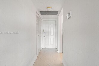 9235 SW 8th St in Boca Raton, FL - Building Photo - Building Photo