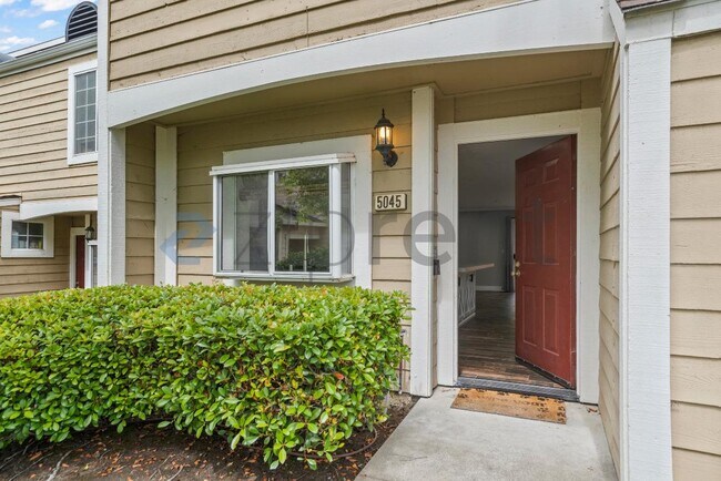 5045 Hiller Ln in Martinez, CA - Building Photo - Building Photo