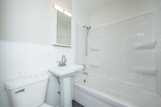 3945 Oxford St in Des Moines, IA - Building Photo - Building Photo