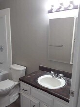 110 Nottingham Way in Logansport, IN - Foto de edificio - Building Photo