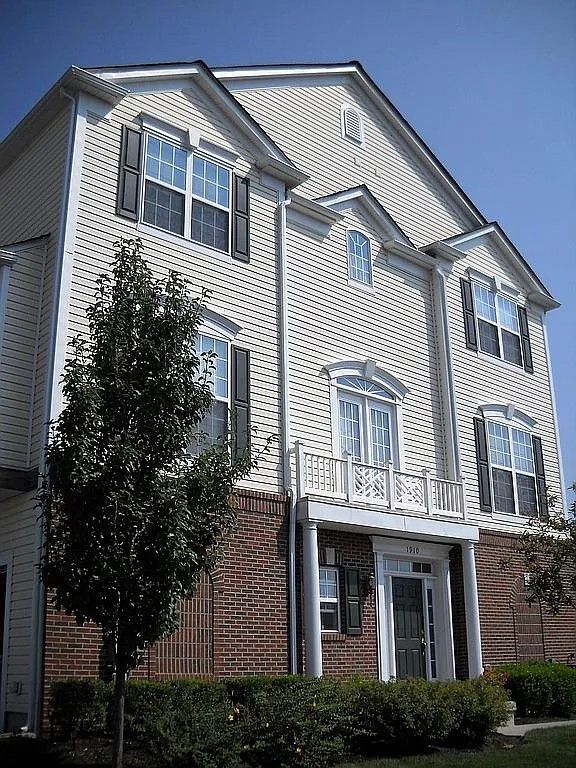 property at 1910 Cavalier Ln
