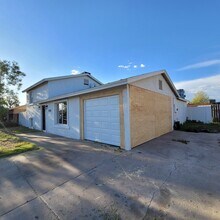 4718 E Alta Vista Rd in Phoenix, AZ - Foto de edificio - Building Photo