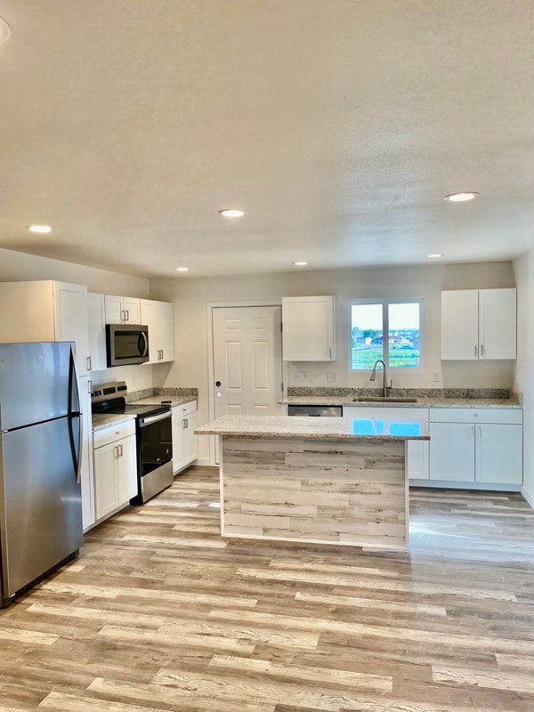 property at 465 E Laporte Pl