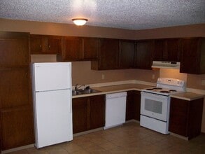 2208 E Divide Ave, Unit 1 in Bismarck, ND - Foto de edificio - Building Photo