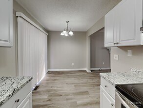 104 Kells Dr in Hopkins, SC - Foto de edificio - Building Photo