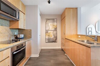 50 S Pointe Dr, Unit 609 in Miami Beach, FL - Building Photo - Building Photo