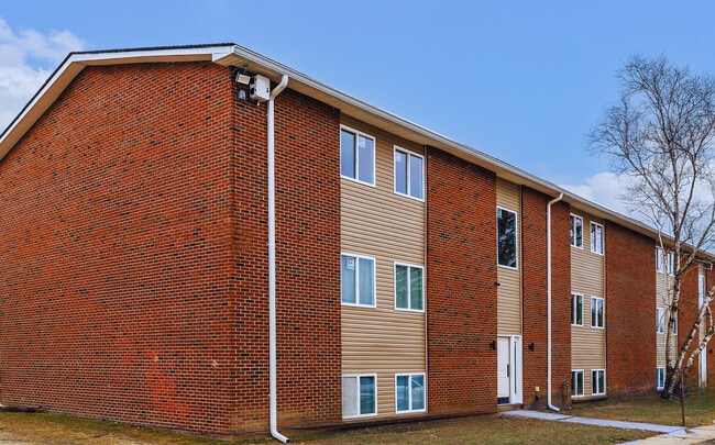 Lansing Grove Apartments in Ithaca, NY - Foto de edificio - Building Photo