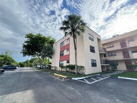 3199 Foxcroft Rd in Miramar, FL - Building Photo