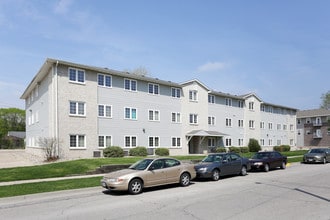 Total Property Management 125 Campus Ave. in Ames, IA - Foto de edificio - Building Photo