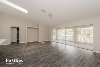 2920 Tusket Ave in North Port, FL - Foto de edificio - Building Photo