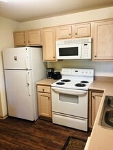 913 Westridge Dr in Junction City, KS - Building Photo - Building Photo
