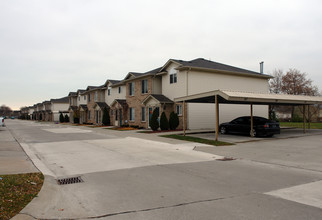 Wedgewood Village in Roseville, MI - Building Photo - Building Photo