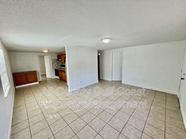 910 61st Ave E in Bradenton, FL - Building Photo - Building Photo