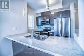 225 Westbank Trail in Hamilton, ON - Building Photo - Building Photo