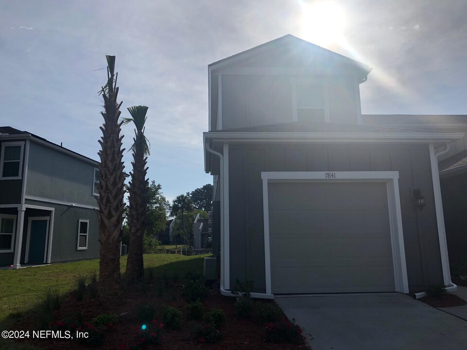 7841 Echo Springs Rd in Jacksonville, FL - Building Photo