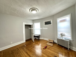 153 E Cottage St, Unit 3 in Boston, MA - Building Photo - Building Photo