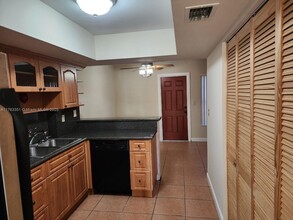 2624 NW 47th Terrace in Lauderdale Lakes, FL - Building Photo - Building Photo