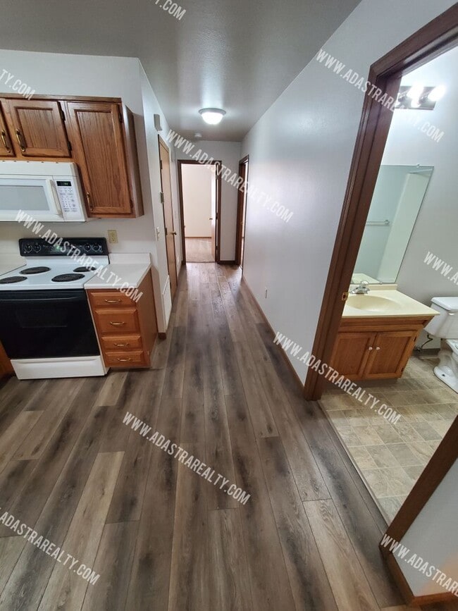 218 N Crest Dr in Raymore, MO - Building Photo - Building Photo