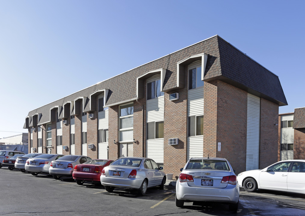 D's Bridgerland Apartments in Logan, UT - Building Photo