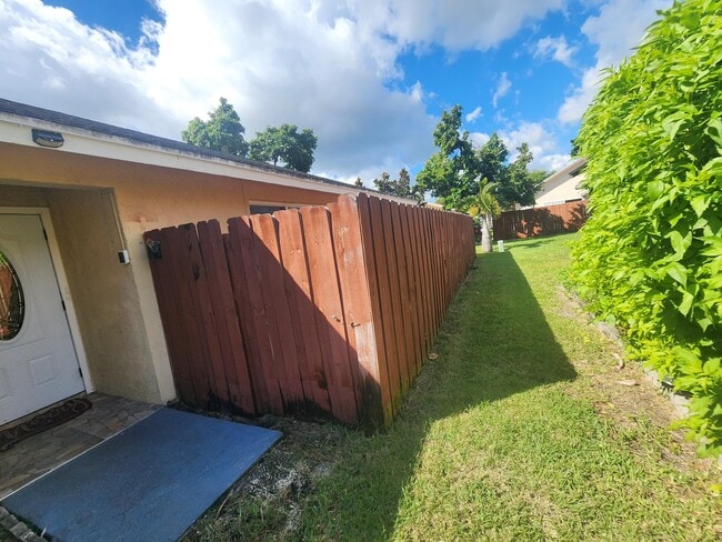 1455 Longarzo Pl in West Palm Beach, FL - Building Photo - Building Photo