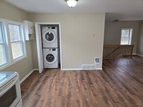 52 Shelterwood Rd, Unit B in East Greenbush, NY - Foto de edificio - Building Photo