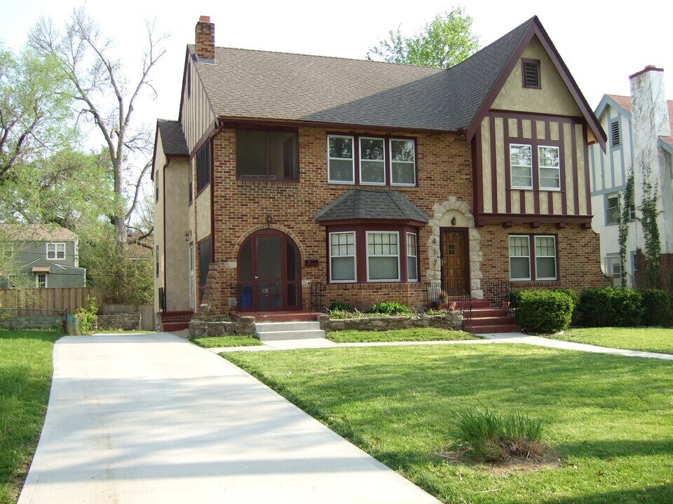 417 E Meyer Blvd, Unit 417 Upstairs apartment in Kansas City, MO - Building Photo