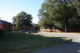 Yorkshire Apartments in Little Rock, AR - Building Photo - Building Photo