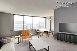 2111 Richmond Hwy in Arlington, VA - Building Photo