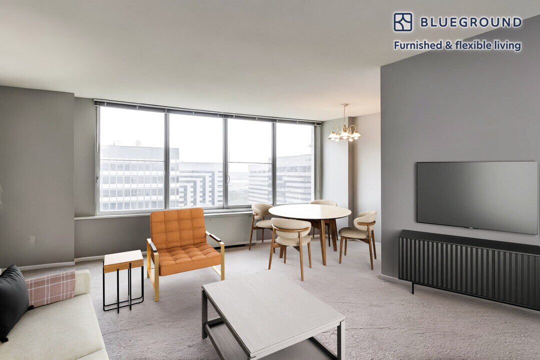 2111 Richmond Hwy in Arlington, VA - Foto de edificio