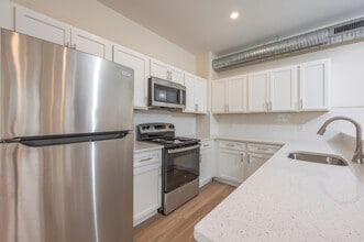 141 Bridge St in Middletown, CT - Building Photo - Interior Photo