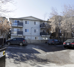 2010 11th Ave SW in Calgary, AB - Building Photo - Building Photo