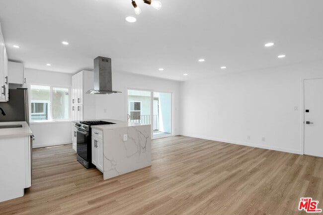 1021 N Genesee Ave in West Hollywood, CA - Building Photo - Building Photo