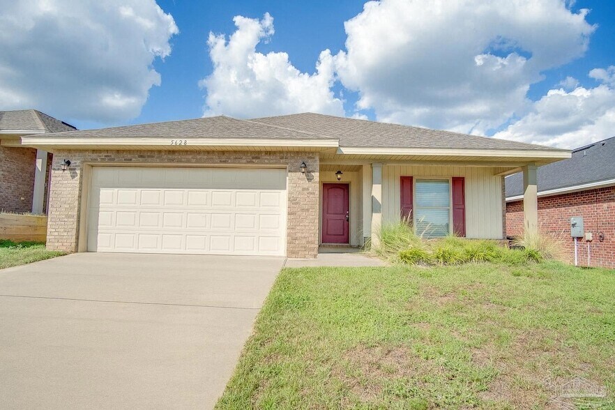 5628 Blue Sky Ct in Milton, FL - Building Photo