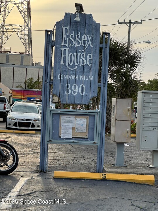 390 W Cocoa Beach Causeway in Cocoa Beach, FL - Building Photo