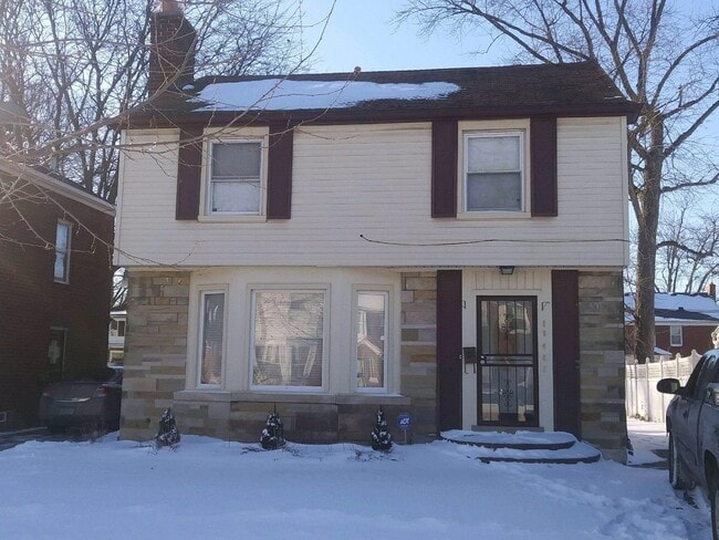 property at 19451 Sorrento Ave