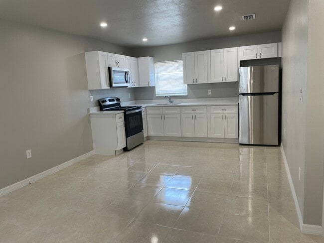 11430 Kimble Dr in Ft. Myers, FL - Building Photo - Building Photo