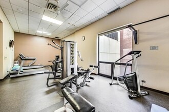 70 W Huron St, Unit 2201 in Chicago, IL - Foto de edificio - Building Photo