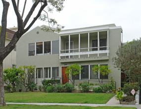 349 N Oakhurst Dr in Beverly Hills, CA - Building Photo - Building Photo