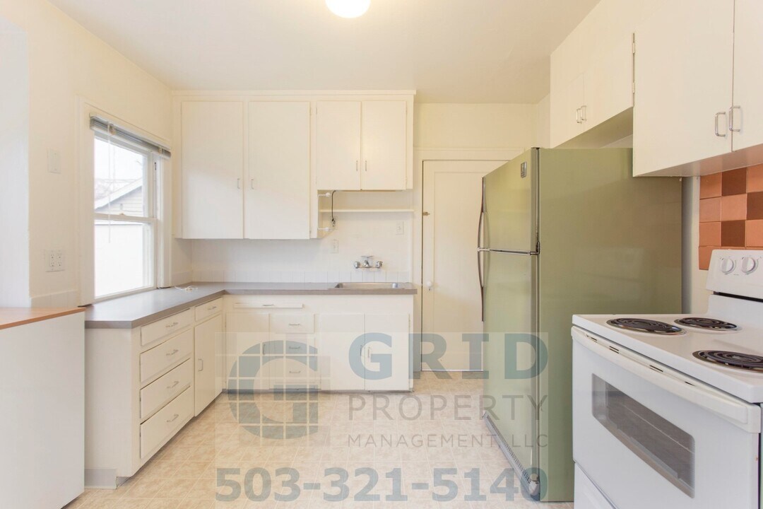 1234 N Watts St in Portland, OR - Building Photo