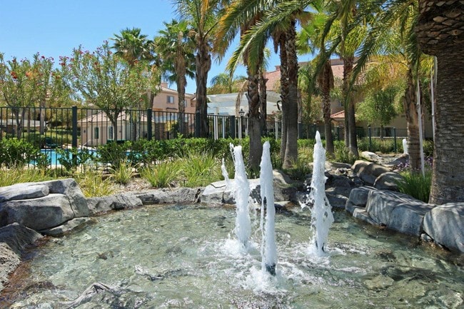 Colony Townhomes in Canyon Country, CA - Building Photo - Building Photo