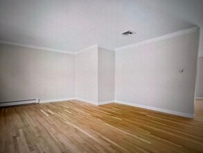 323 Commercial St in Braintree, MA - Building Photo - Building Photo