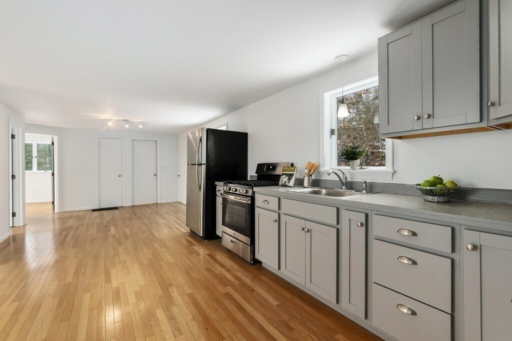 47 Lake St in Middleton, MA - Building Photo